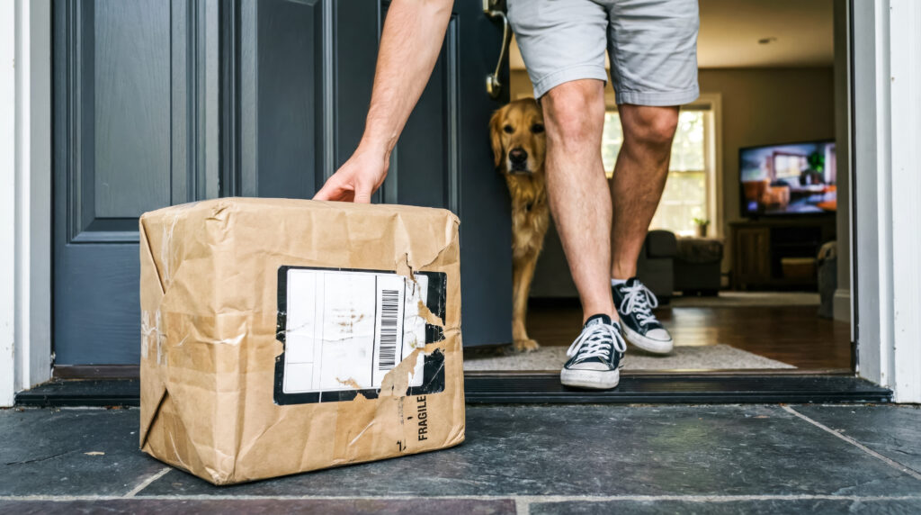 Last Mile Delivery: What It Is, How It Works & How It Drives Growth